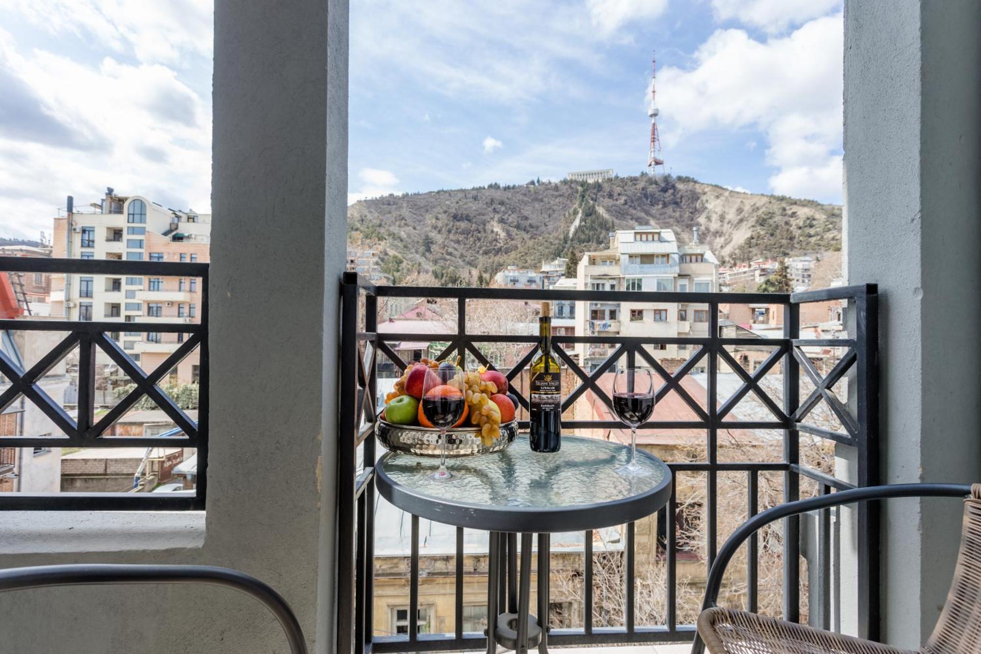 Serviced Apartment On Rustaveli Avenue 16 Τυφλίδα Εξωτερικό φωτογραφία